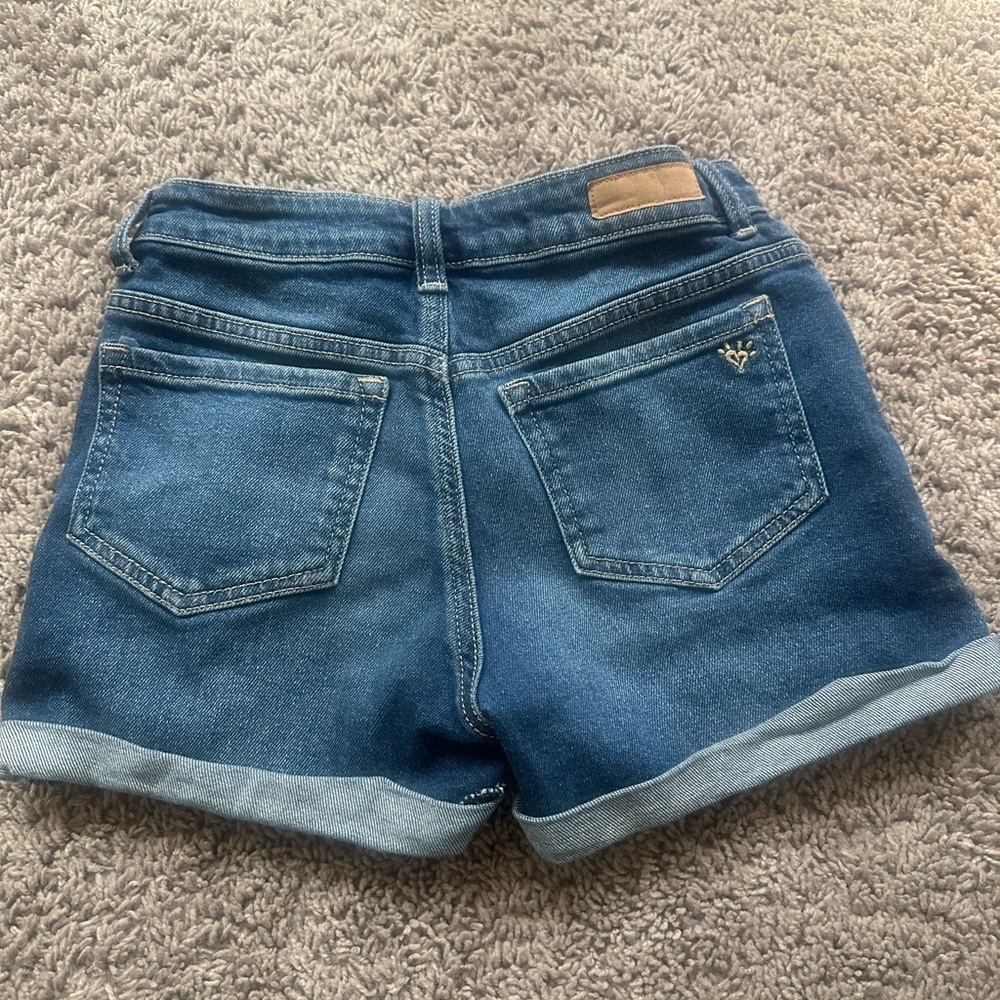 Girl shorts. - Picture 3 of 3
